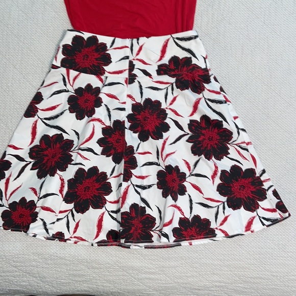 NYCC red black and white skirt and free T-shirt - Picture 6 of 7